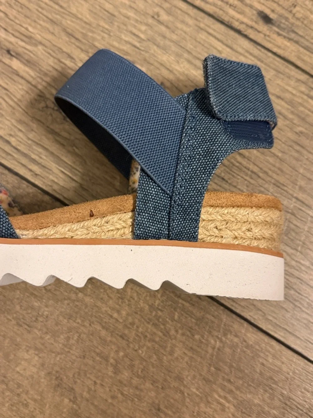 Bobs from Sketchers Memory Foam Denim Blue Crisscross Buckle Sandals - Picture 6 of 10